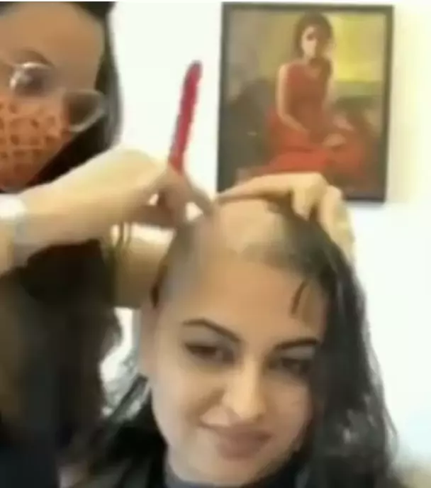 viral-video-of-sonakshi-saving-her-head