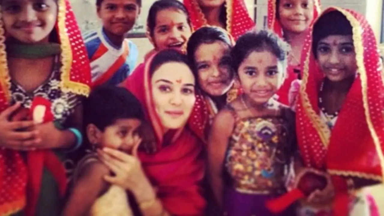 preity-zinta-adopted-34-orphan-girl