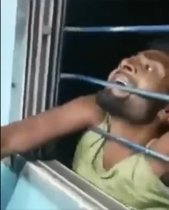 mobile snatcher caught while snatching out side train window