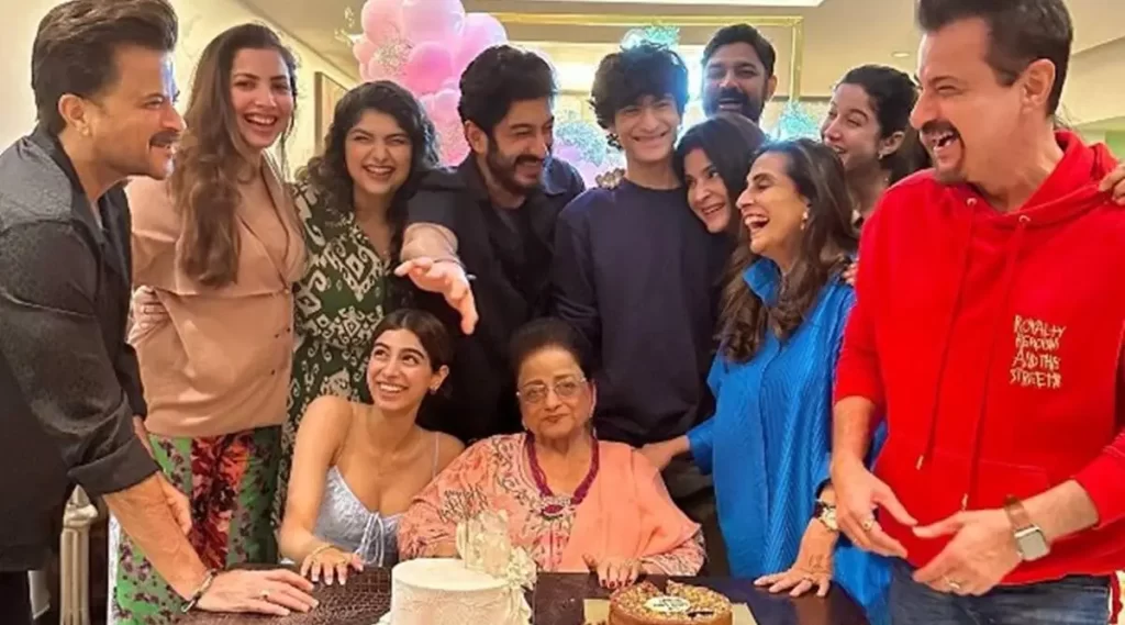 anil-kapoor-mother-birthday-celebration-viral-photos