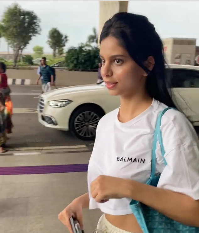 suhana-khan-airport-simple-look-goes-viral