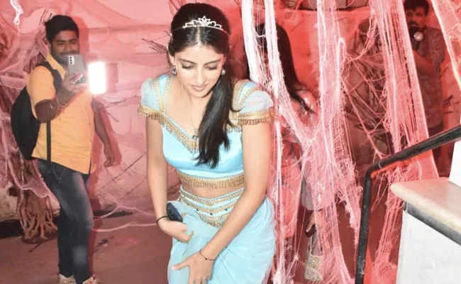 ananya-panday-and-shanaya-kapoors-oops-moment-in-Halloween-party