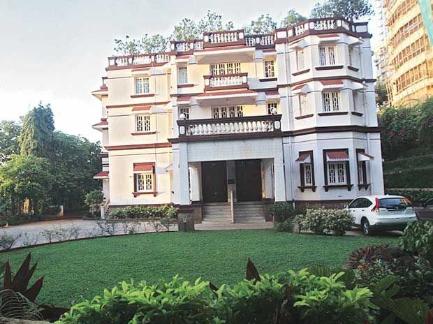 from-mukesh-ambanis-antilia-to-shah-rukh-khans-mannat-7-most-expensive-mumbai-homes