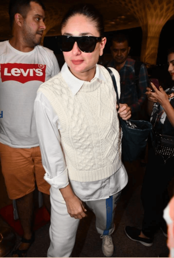 kareena-kapoor-khan-mobbed-by-fans-seeking-selfies