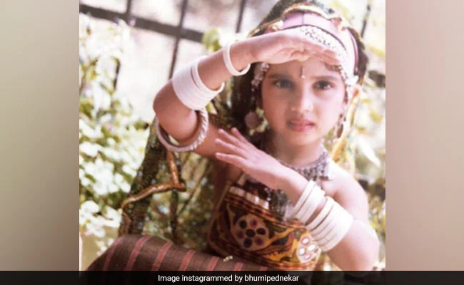 childhood-pictures-of-bollywood-stars