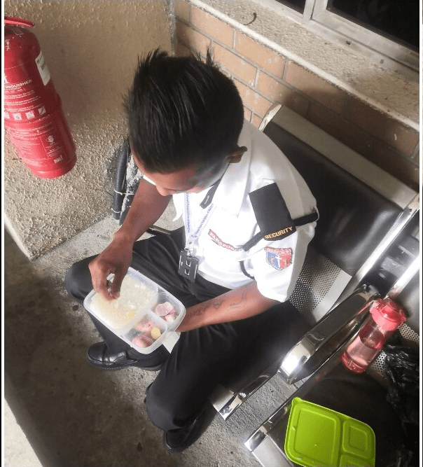 viral-pictures-of-security-gaurd-eating-galric-and-onion-with-rice