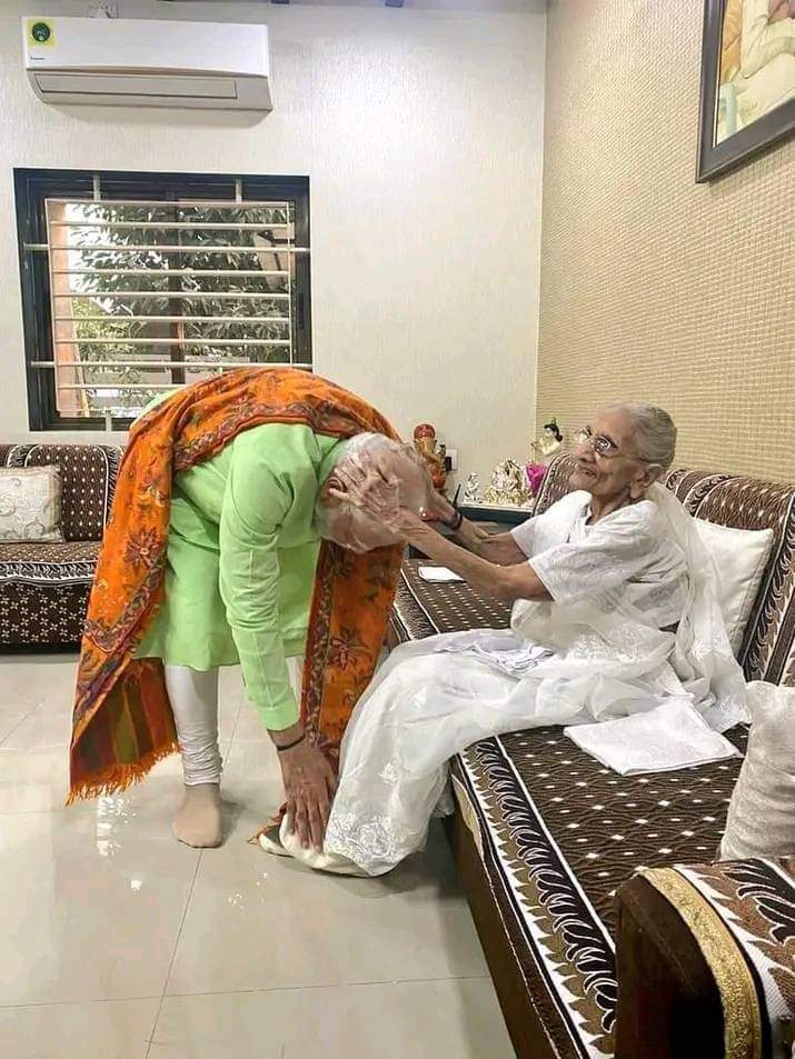 prime-minister-narendra-modis-mother-said-goodbye-to-the-world-at-the-age-of-100
