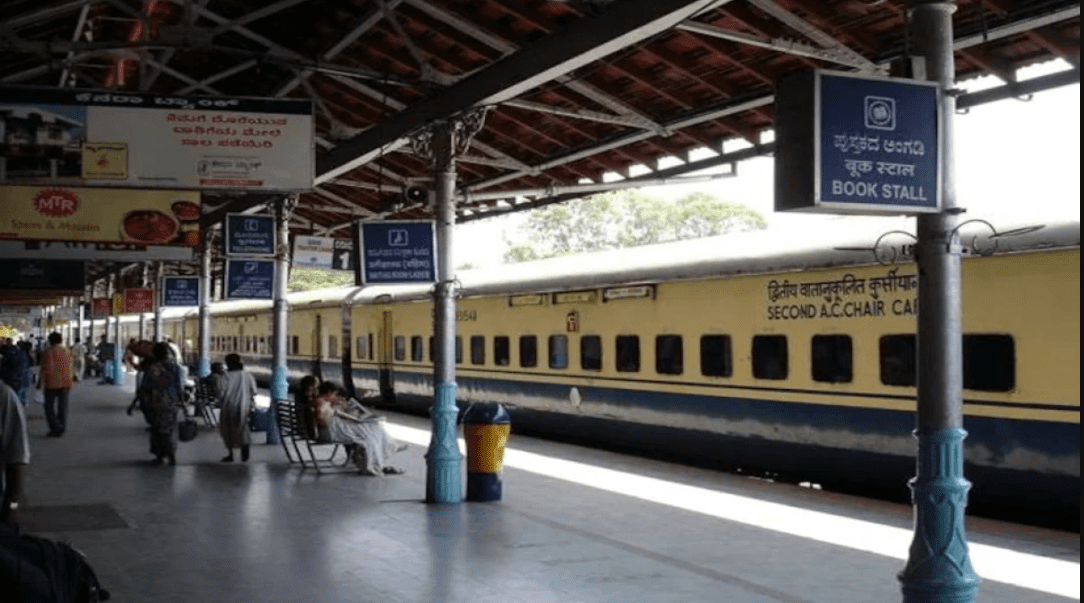 now-the-pillows-and-blankets-found-during-the-train-journey-ban-be-taken-homeknow-the-new-rule-of-indian-railways