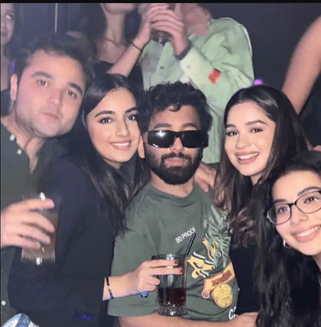 sara-tendulkar-was-spotted-partying-with-her-new-boyfriend-in-london